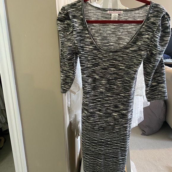 B&W striped pattern bodycon dress - Picture 2 of 2